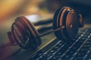 מאזינים לנו